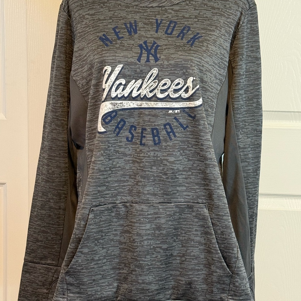 New York YanKees Majestic Gray Long Sleeve Boxy Sweatshirt Women’s Sz XL